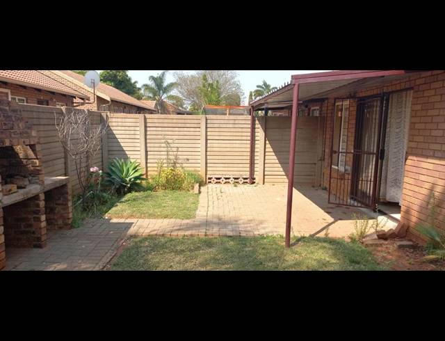 2 BEDROOM TOWNHOUSE FOR SALE IN THE ORCHARDS